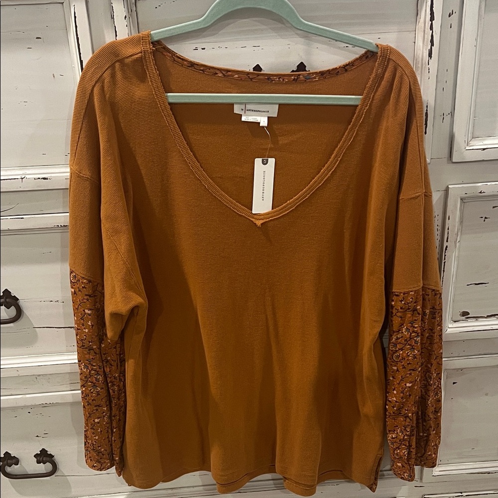 NWT Anthro V-Neck Top with floral Sleeves sz L